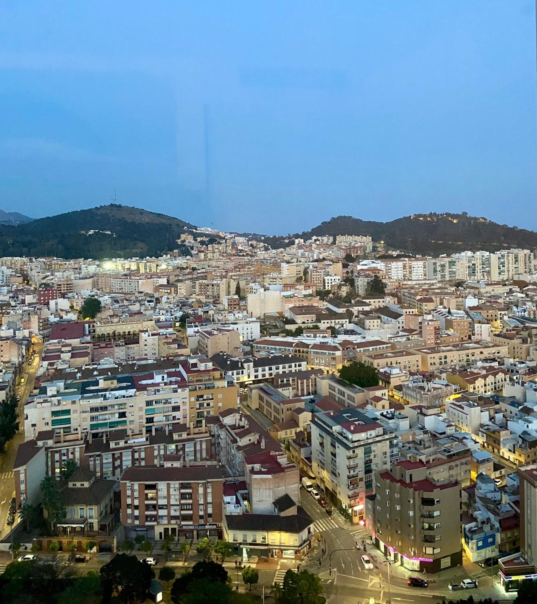Urban Sky Views Over Малага Екстер'єр фото